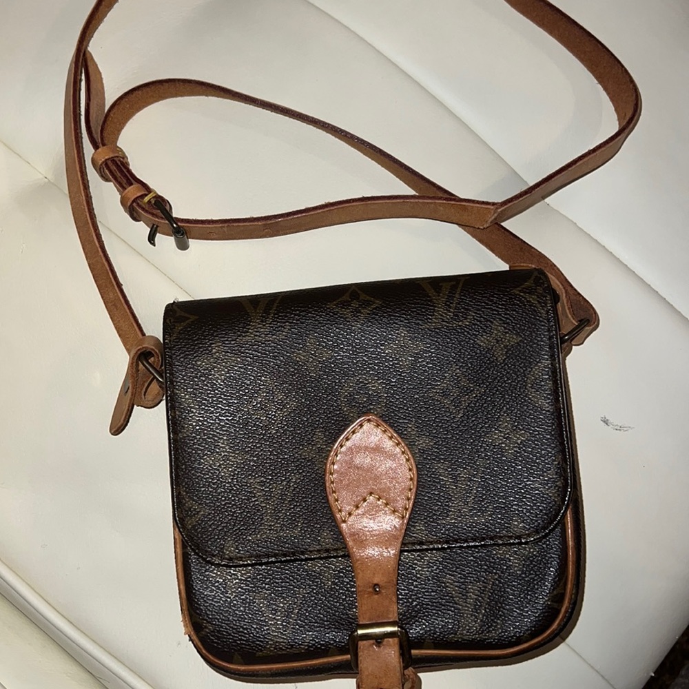 Authentic Louis Vuitton Saint Cloud